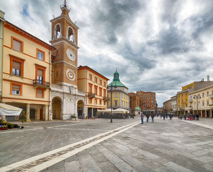 Plein van de drie martelaren - Rimini | Secret World Trip Planner