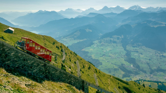 ಲಾ ಫ್ಯೂನಿಕುಲೇರ್ ನೀಸೆನ್‌ಬಾನ್ - Aeschi bei Spiez | Secret World Trip Planner