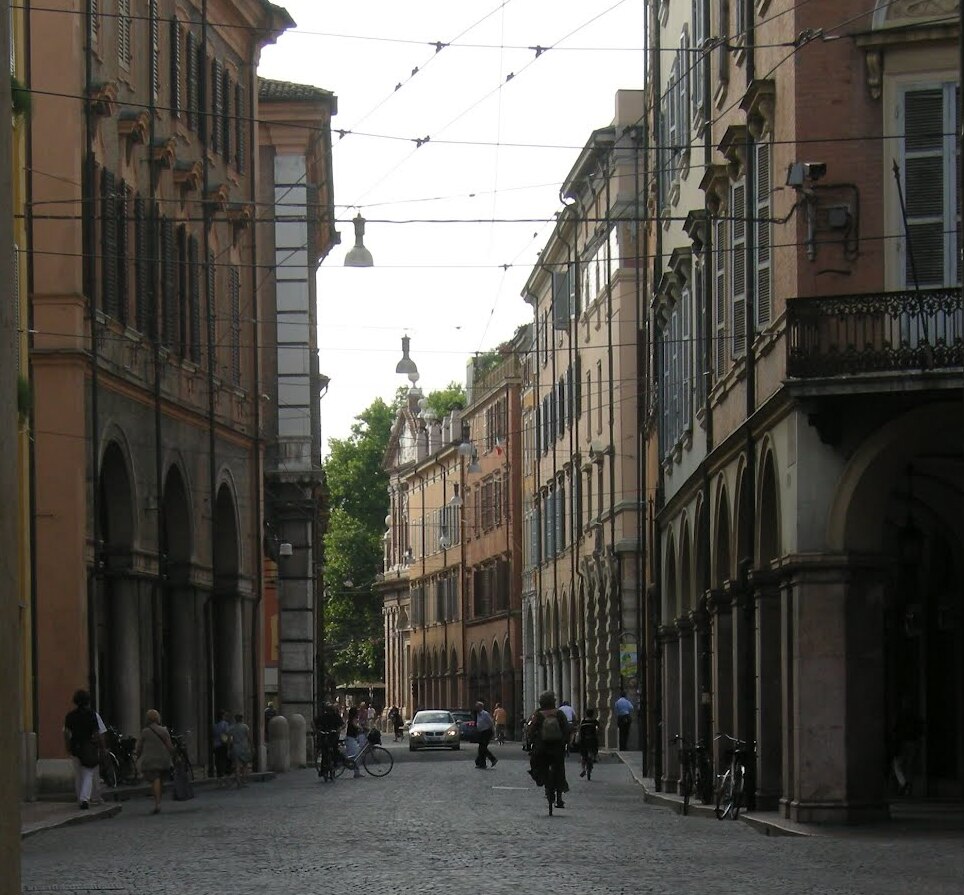 Modena e la piazza nascosta - Modena | Secret World Trip Planner