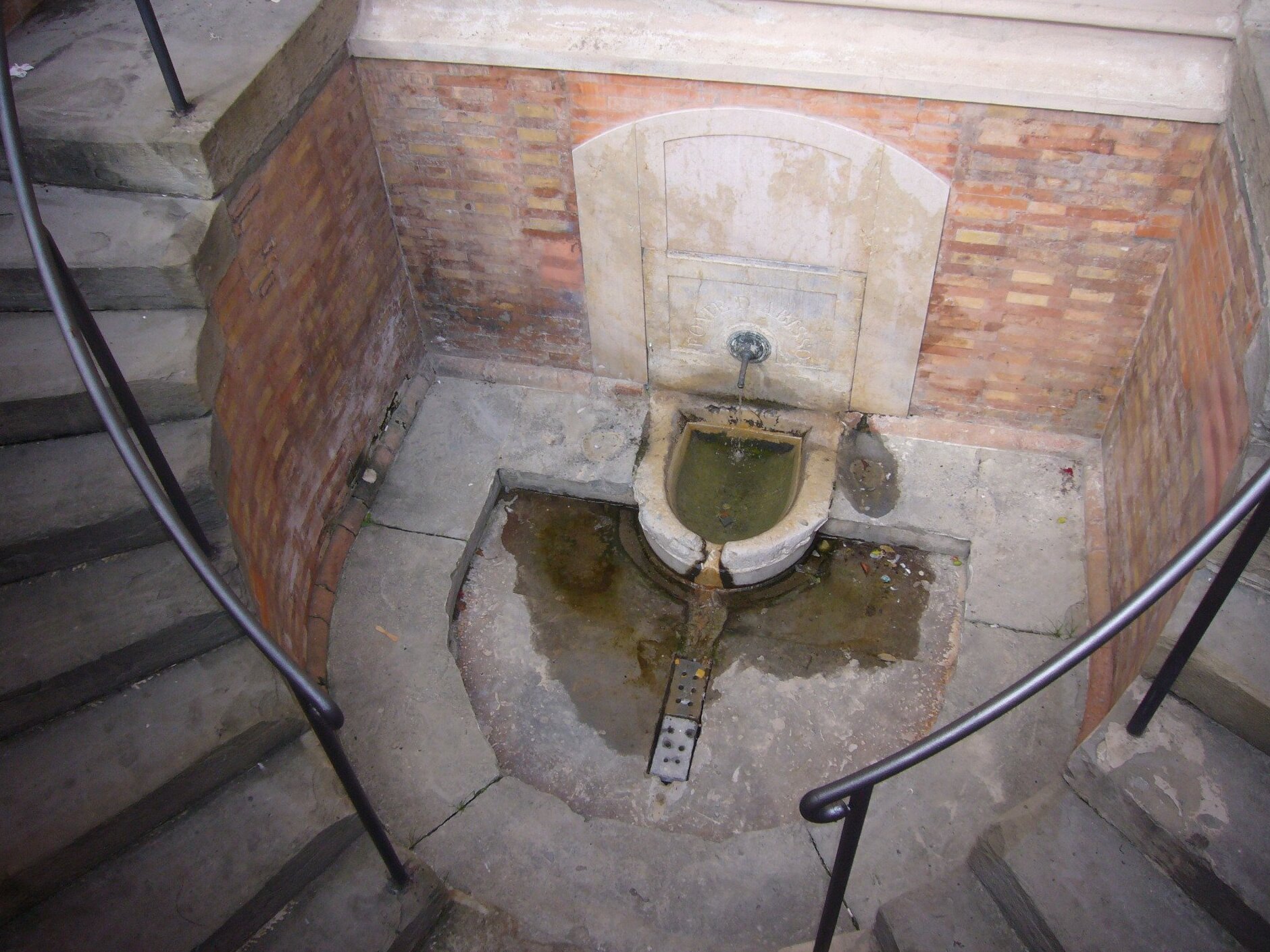 Afgrundens Springvand - Modena | Secret World Trip Planner