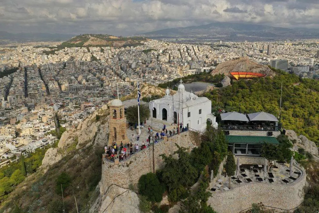 Likabeta kalna izpēte: Slēptais dārgakmens Atēnās - Athina | Secret World Trip Planner