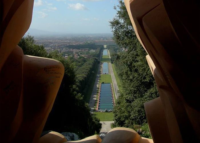Tháp ở đầu thác nước - Caserta | Secret World Trip Planner