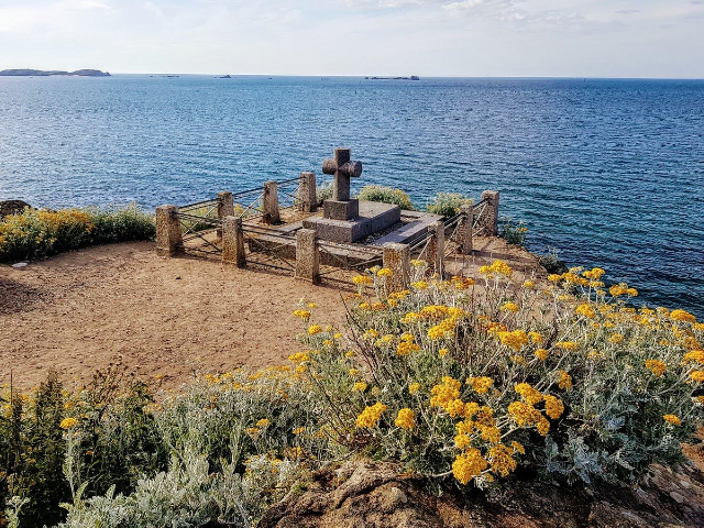 Tomb of Chateaubriand - Saint-Malo | Secret World Trip Planner