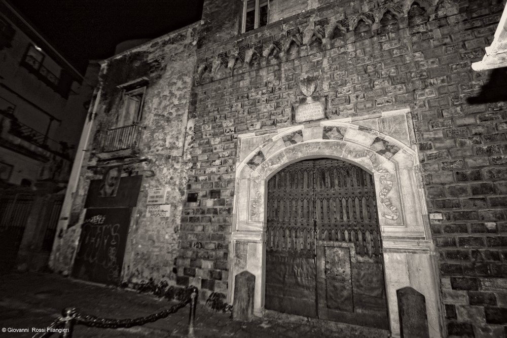 Palazzo Penne .. Palazzo del Diavolo - Napoli | Secret World Trip Planner