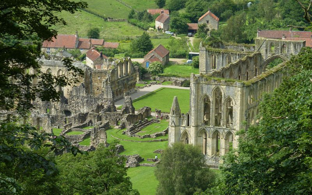 ਰੀਵੋਲਕਸ ਟੈਰੇਸ, ਉੱਤਰੀ ਯੌਰਕਸ਼ਾਇਰ - Helmsley | Secret World Trip Planner