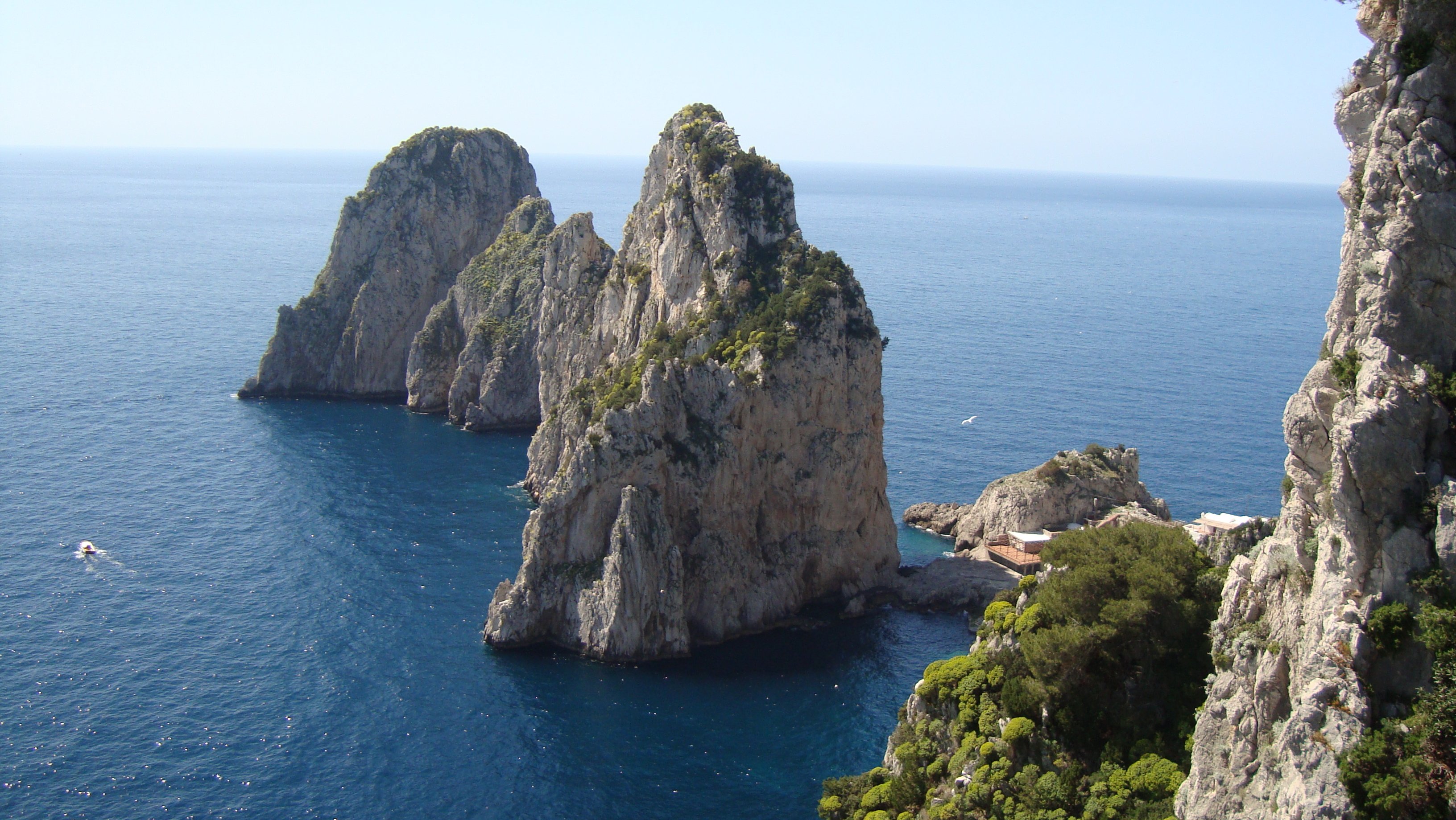 Стекүүд - I Faraglioni | Secret World Trip Planner