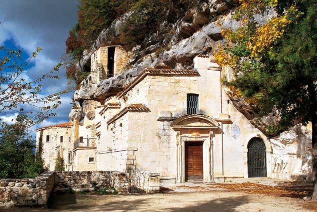 Ερημητήριο του Santo Spirito a Majella - Roccamorice | Secret World Trip Planner