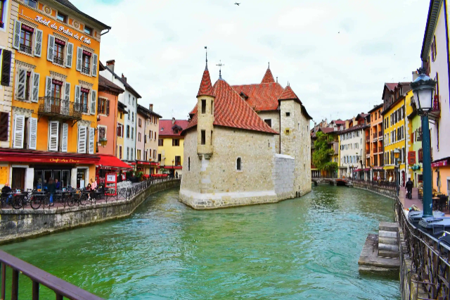 లేక్ అన్నేసీ, ఫ్రాన్స్ - Lake Annecy | Secret World Trip Planner