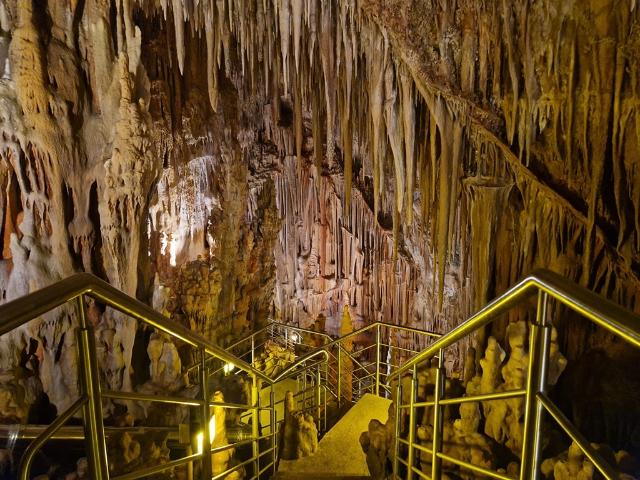 Kastania Mağarası - Emporikis Naftilias | Secret World Trip Planner