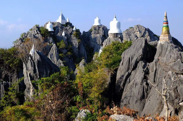 Wat Chaloemprakiat Prachomklao Rachanusorn-templet - Wichet Nakhon | Secret World Trip Planner