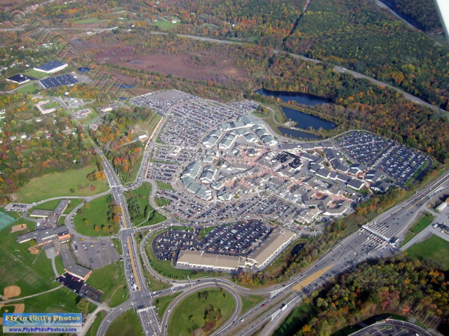 Woodbury Common Premium Outlets: Der Traum eines Shopaholics vor den Toren NYCs - Woodbury | Secret World Trip Planner