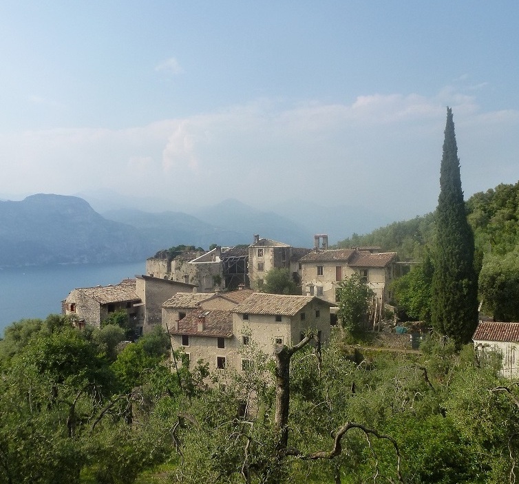 Campo di Brenzone, ang ghost town - Località Campo, Brenzone sul Garda | Secret World Trip Planner
