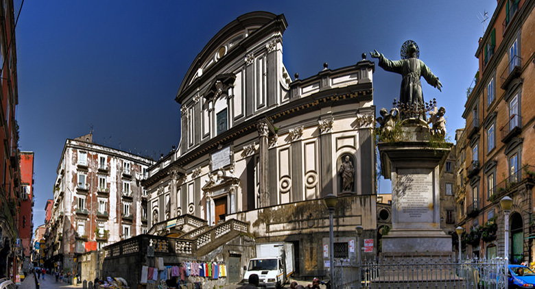 ਸੈਨ ਕੈਜੇਟਨ ਵਰਗ - Napoli | Secret World Trip Planner