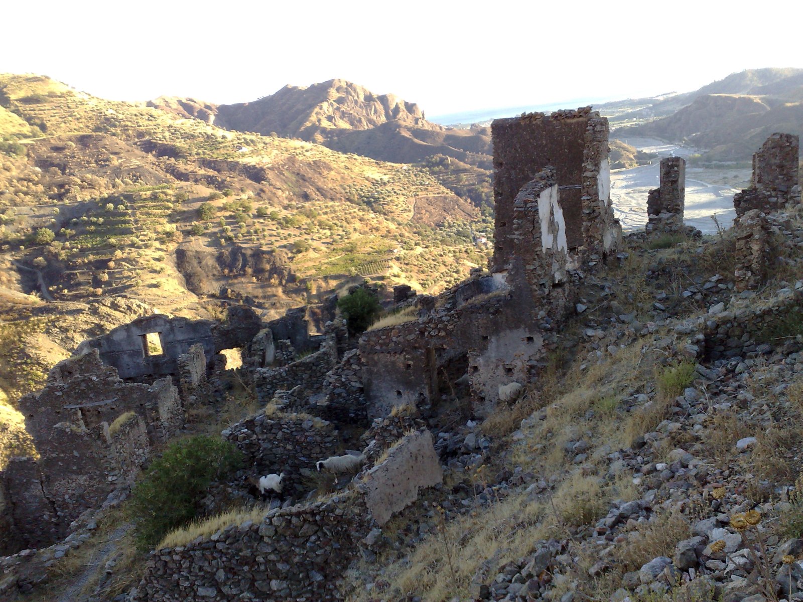 Amendolea: Zamek Ruffo - Amendolea | Secret World Trip Planner