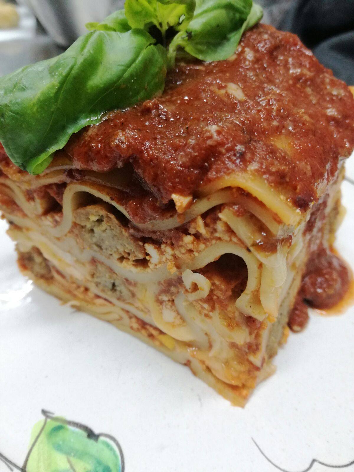 den napolitanska lasagnen - Napoli | Secret World Trip Planner