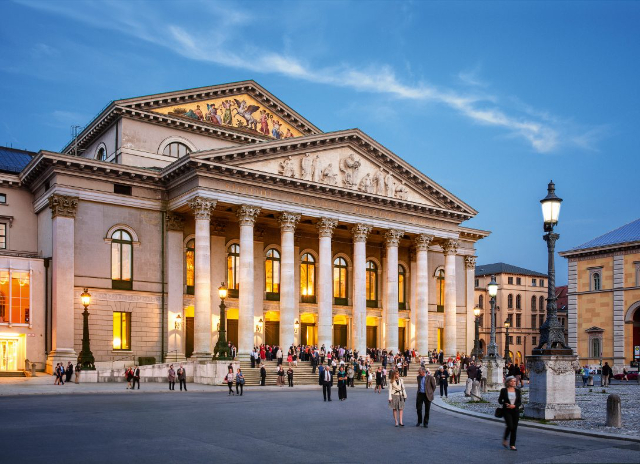 Pambansang Teatro ng Bavarian - München | Secret World Trip Planner