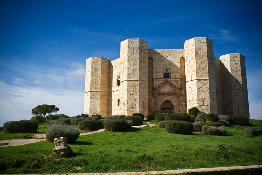 Замак на гары - Castel del Monte | Secret World Trip Planner