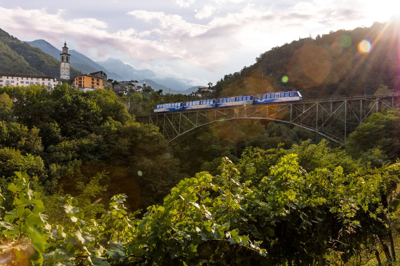 Laub mit der Centovallibahn - Domodossola | Secret World Trip Planner