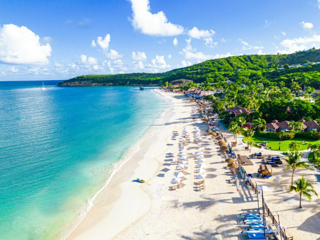 Dickenson Körfezi - Dickenson Bay | Secret World Trip Planner