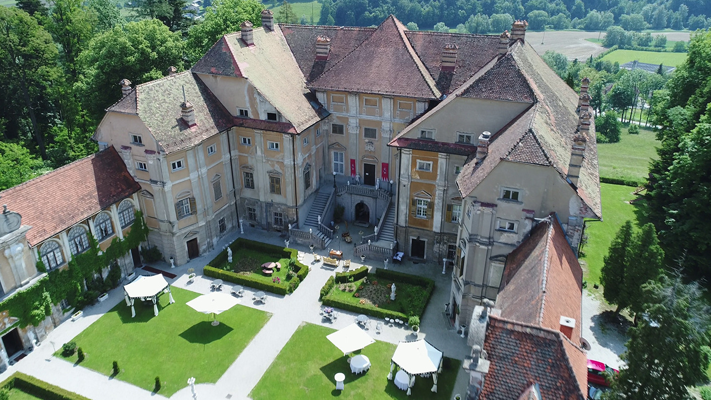 Palazzo Statenberg Manor - Grad 89 | Secret World Trip Planner