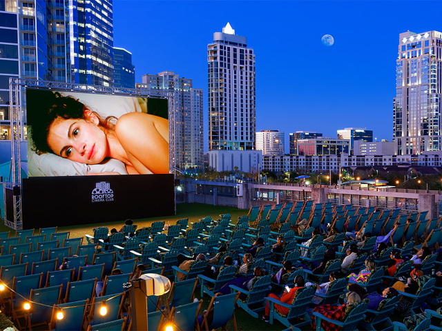Film ad alta quota con il Rooftop Cinema Club: Elevare l'esperienza cinematografica - New York | Secret World Trip Planner