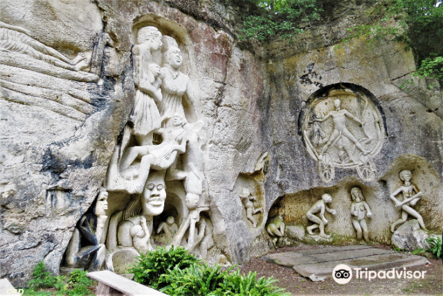Les Lapidiales - Port-d'Envaux | Secret World Trip Planner