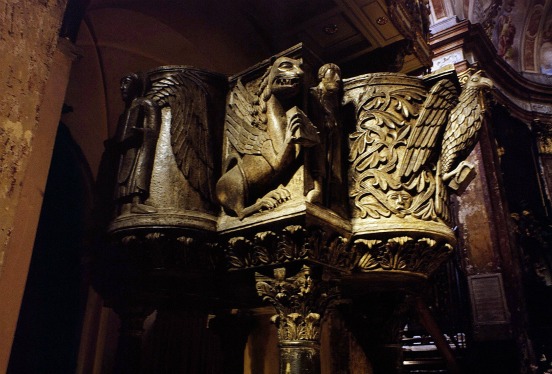 Сан Жулио арлын луунууд - Isola San Giulio | Secret World Trip Planner