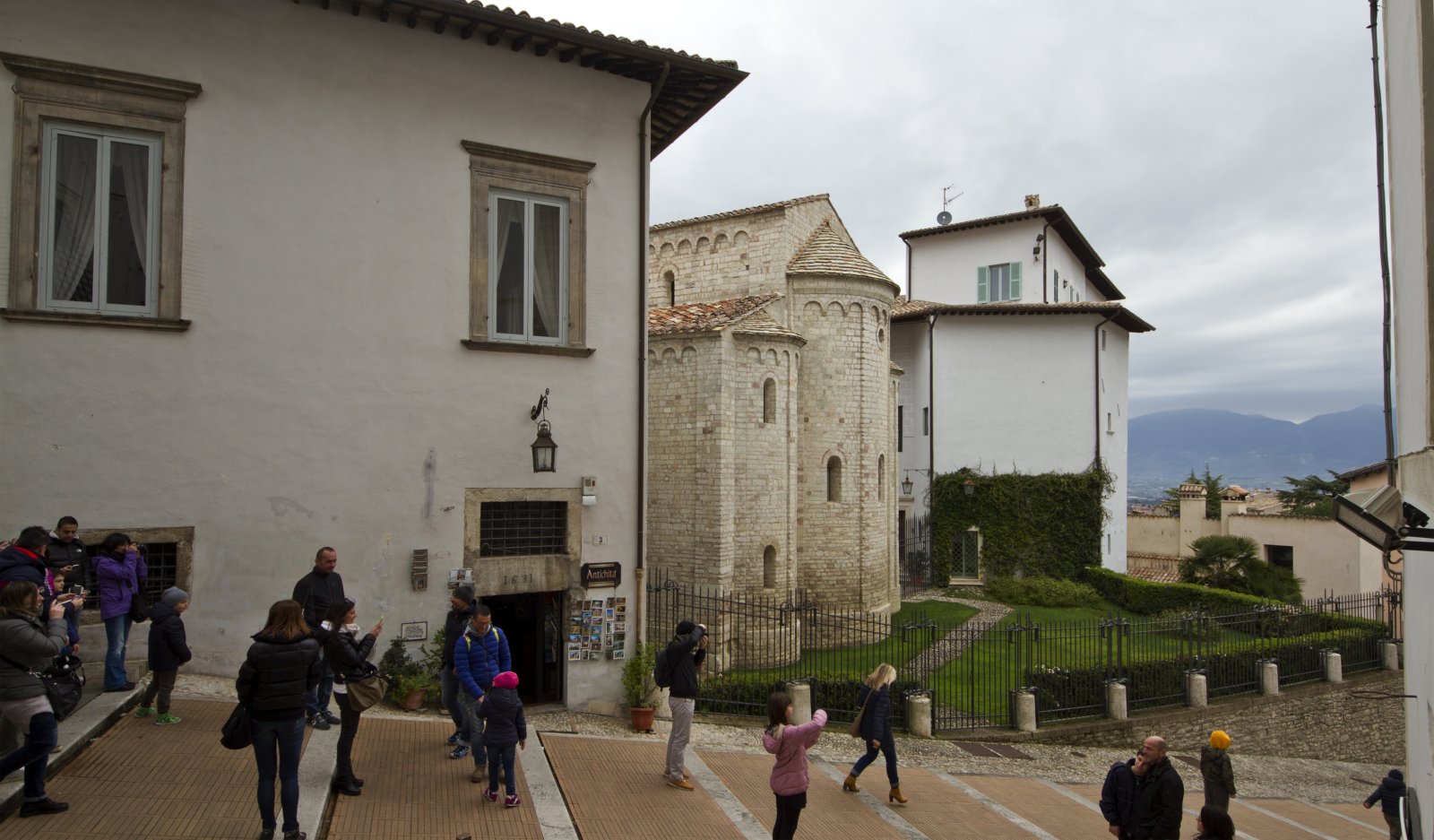 Basilique de Sainte-Euphémie - Spoleto | Secret World Trip Planner