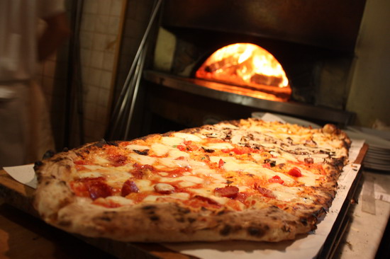 Amalfi krasts: Pizza al Metro - 84010 Tramonti SA | Secret World Trip Planner