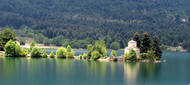 Doksas ezers: Klusuma oāze Korintas kalnos - Lake Doxa | Secret World Trip Planner
