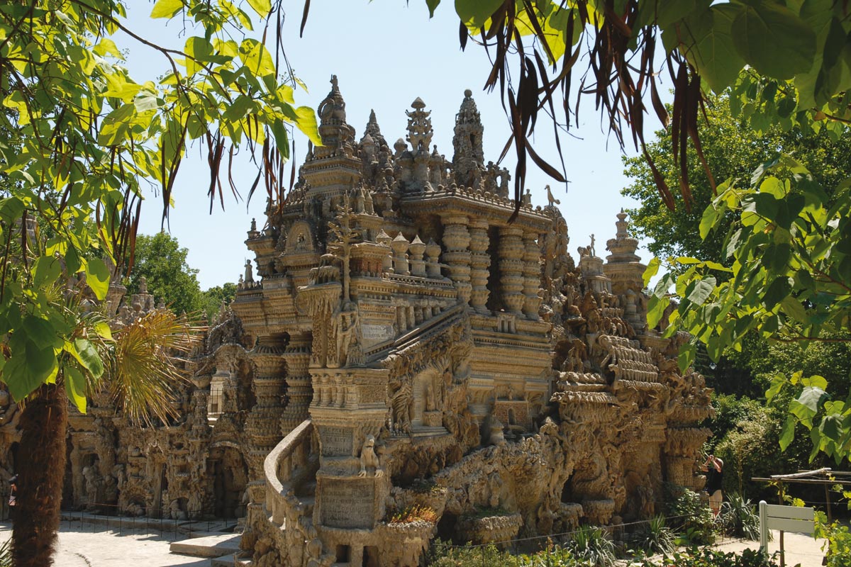 ແຜ່ນໄດ້ເຫມາະສົມ - Hauterives | Secret World Trip Planner