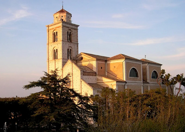 کلیسای جامع سانتا ماریا آسونتا - Fermo | Secret World Trip Planner