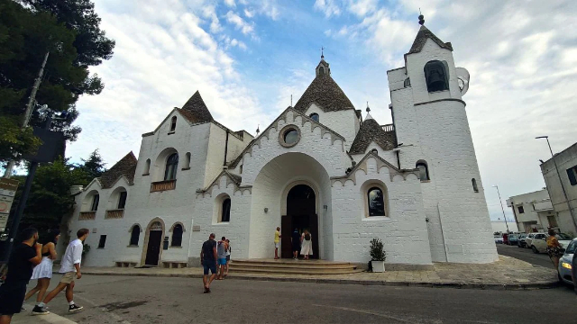 ਪਾਡੂਆ ਦੇ ਸੰਤ ਐਨਟੋਨੀਓ ਦਾ ਚਰਚ - Alberobello | Secret World Trip Planner
