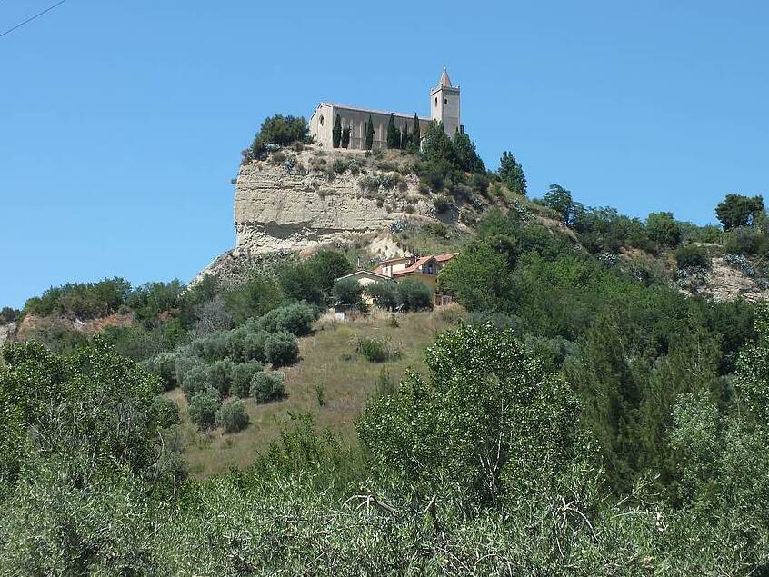 Kyrkan Santa Maria della Rocca - Offida | Secret World Trip Planner