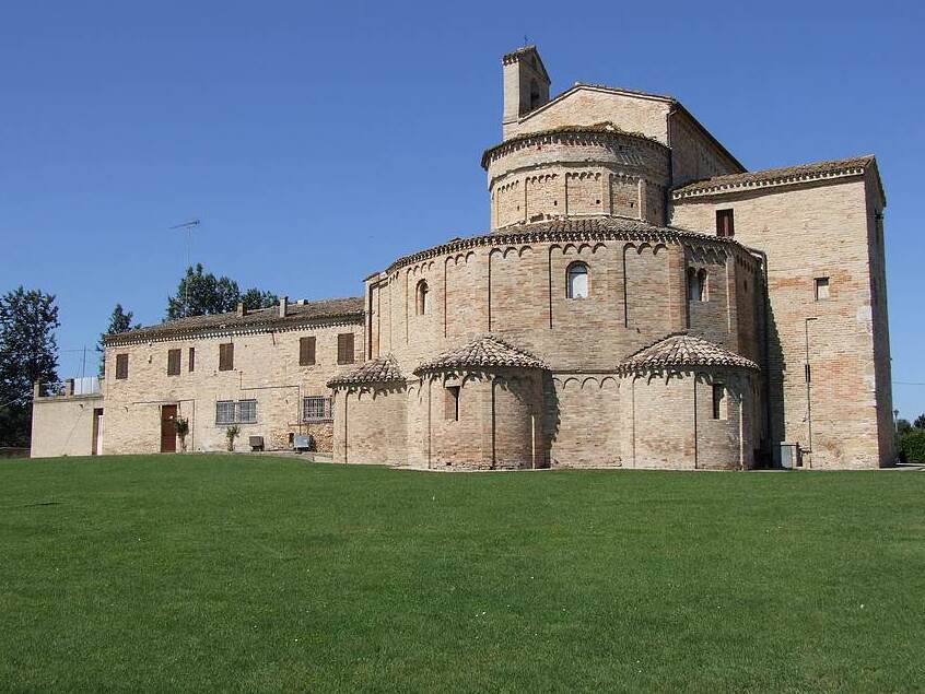 S.Maria a pie' di Chienti - Montecosaro | Secret World Trip Planner