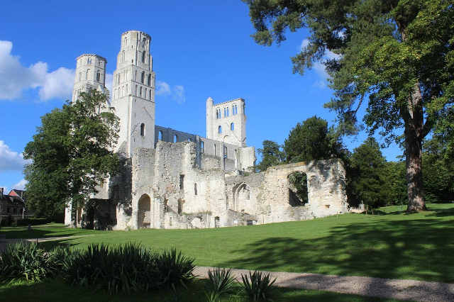 Abbazia di Jumièges - Jumièges | Secret World Trip Planner