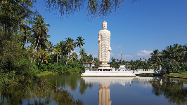 La statua del Buddha di Hikkaduwa - Peraliya | Secret World Trip Planner