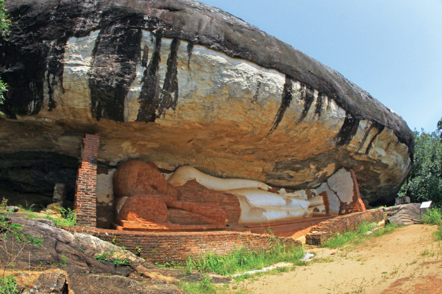 Pidurangala Rock  e la statua di Buddha — Sigiriya