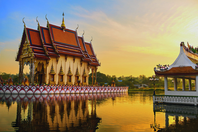 Wat Plai Laem och den stora vita Buddha - Thailand | Secret World Trip Planner