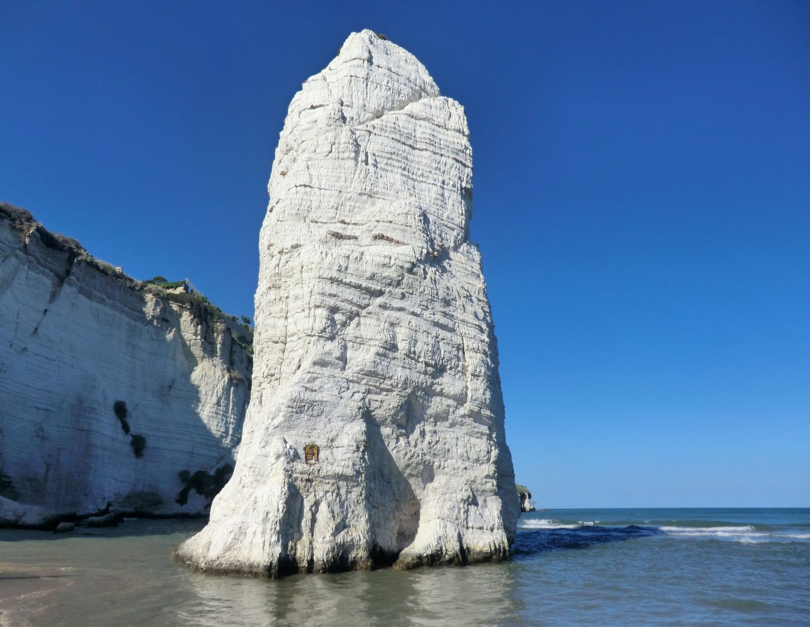 Pizzomunno, faraglione E Vieste - Pizzomunno | Secret World Trip Planner