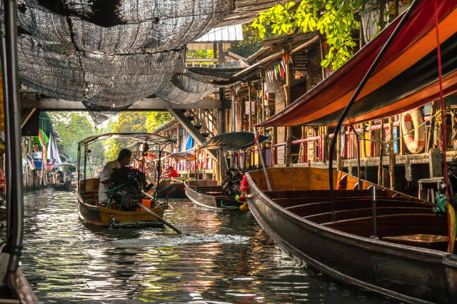 Det flydende marked i Khlong Lat Mayom - Khet Taling Chan | Secret World Trip Planner