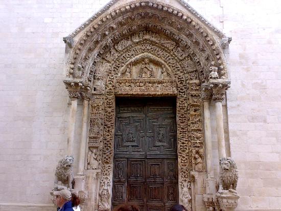 Altamura Katedrali - Altamura | Secret World Trip Planner