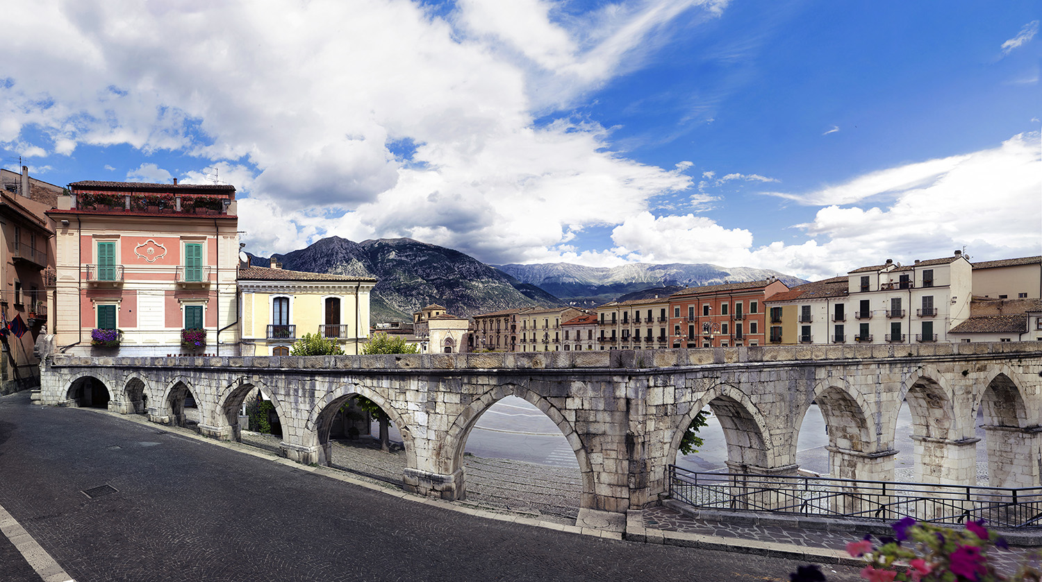 सुल्मोना चिनी बदामको शहर हो - Sulmona | Secret World Trip Planner