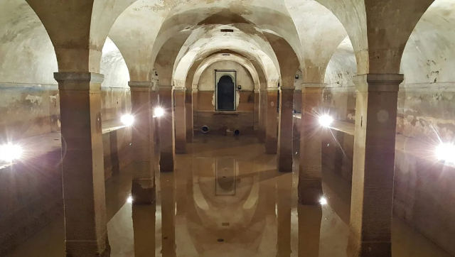 Il lago artificiale di Adriano: Un'esperienza cinematografica sotterranea - Athina | Secret World Trip Planner