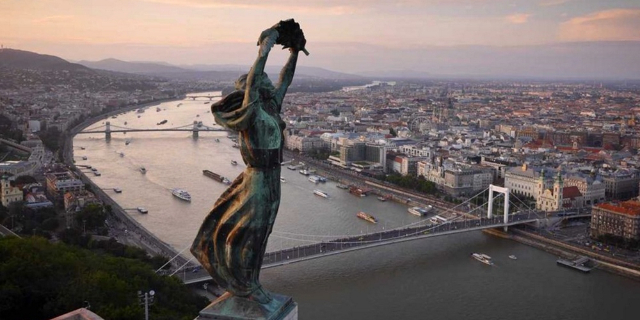 Статуя Свабоды - Budapest | Secret World Trip Planner