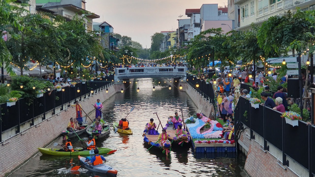 ઓન્ગ વૉકિંગ સ્ટ્રીટ - Phra Nakhon | Secret World Trip Planner