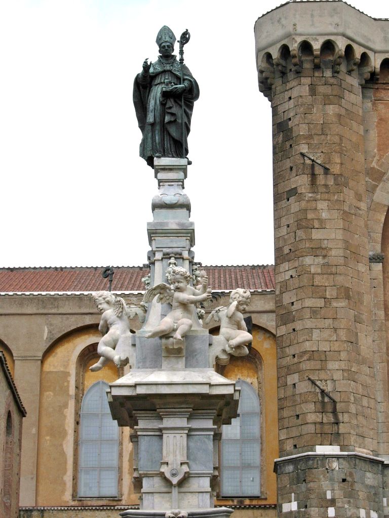 Obelisk သို့မဟုတ် San Gennaro ၏ Spire - Napoli | Secret World Trip Planner