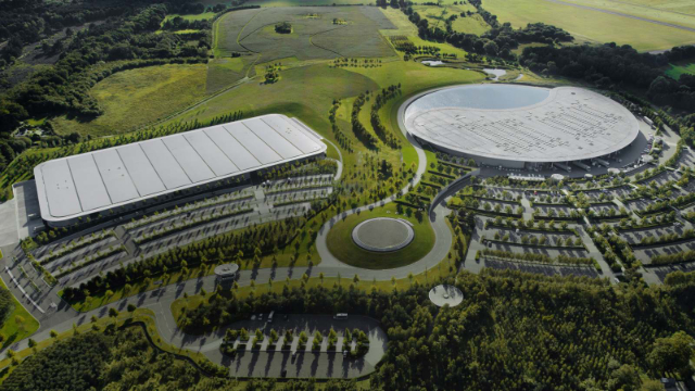 McLareni tehnoloogiakeskus: McLaren McLaren: Meka mootorispordi entusiastidele - McLaren Technology Centre | Secret World Trip Planner