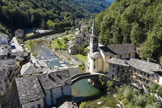 El puente de Fontainemore - Fontainemore | Secret World Trip Planner