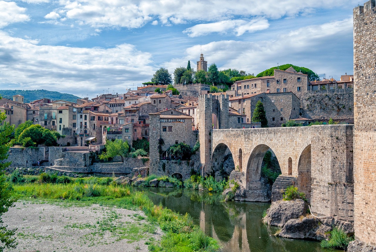 Westworld | Besalú: Joya medieval de España - Besalú | Secret World Trip Planner